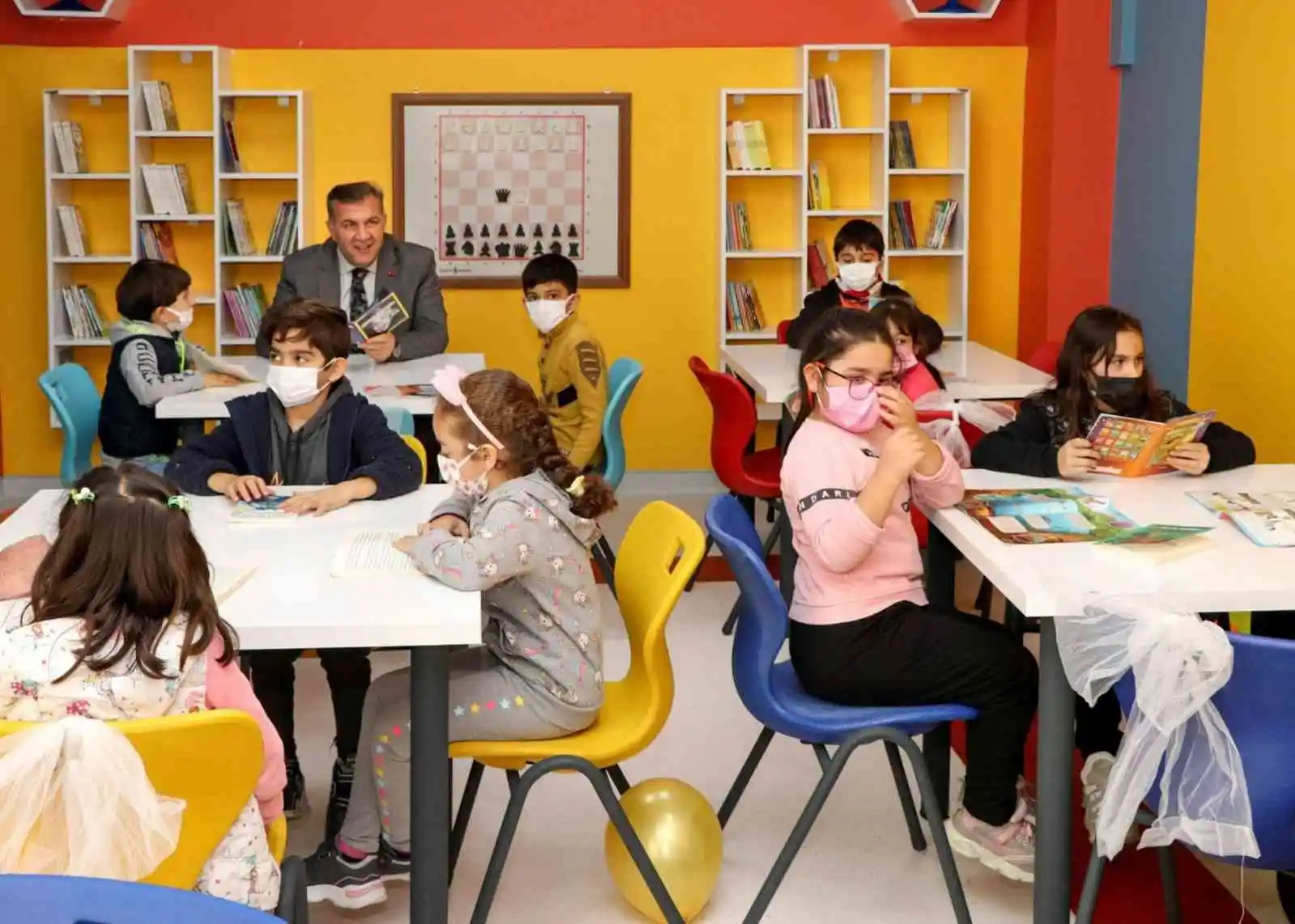 Mersin'de kütüphanesiz okul kalmadı