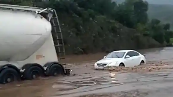 Milas’ta sağanak yağmur etkili oldu
