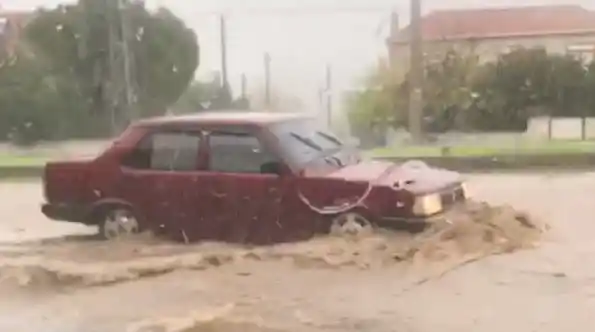 Milas’ta sağanak yağmur etkili oldu
