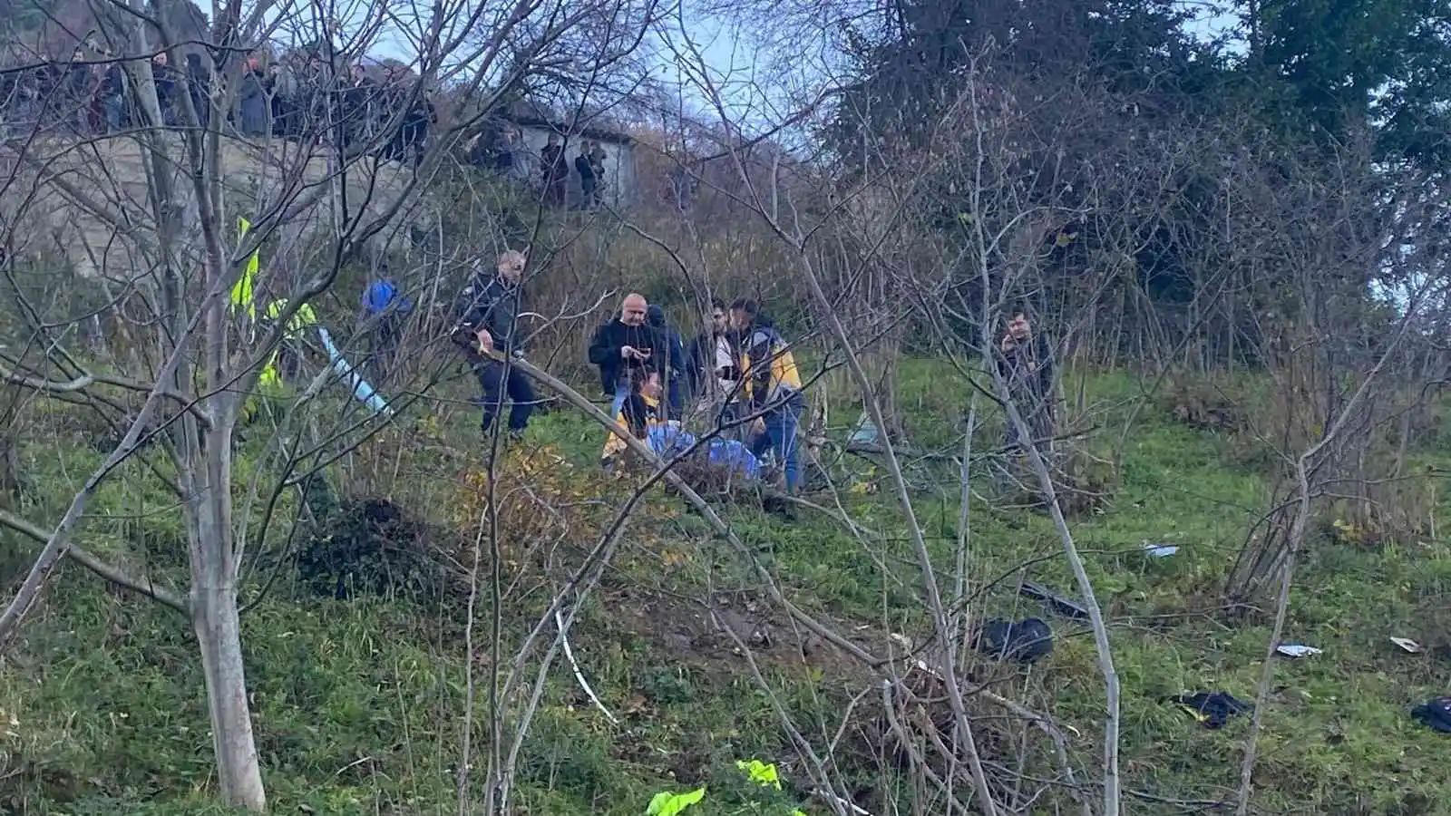 Öğrenci servisi 100 metreden uçuruma yuvarlandı: 1 ölü, 18 yaralı
