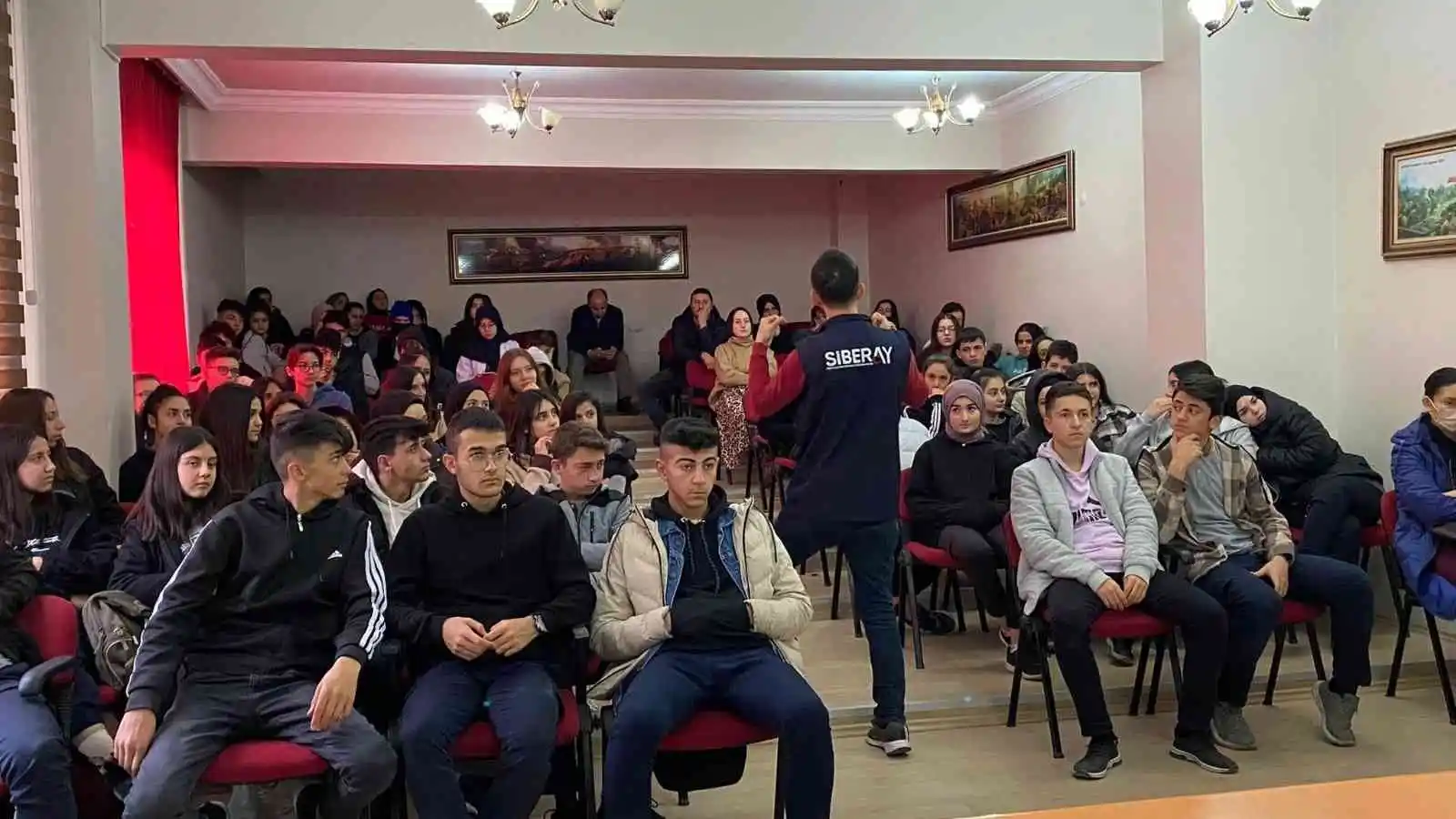 Öğrencilere siber suçlarla mücadele anlatıldı