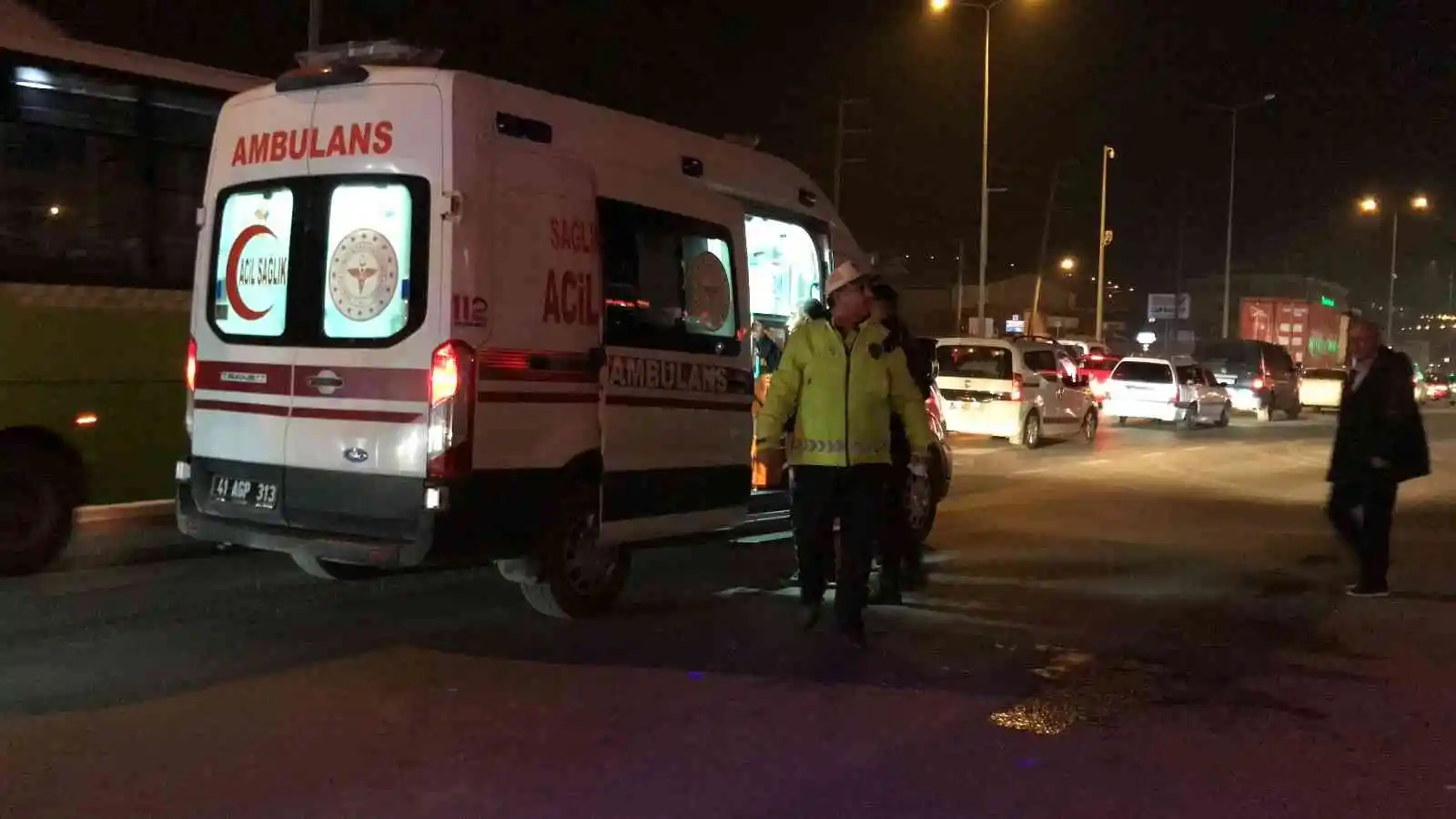 Önce kaza yaptılar, sonra D-100’ü boks ringine çevirdiler