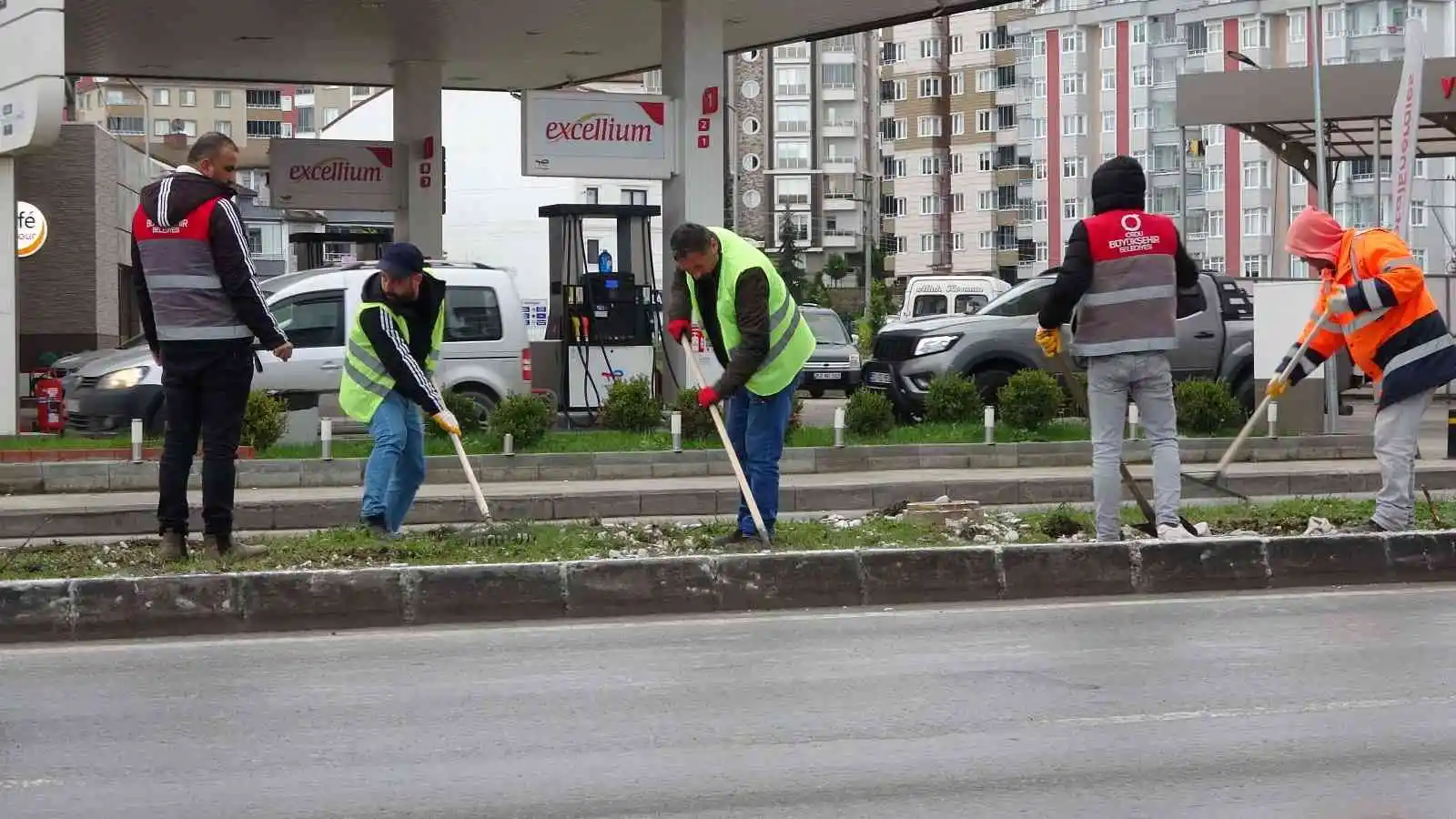 Ordu’da tırdan yola dökülen gaz beton, trafiği aksattı
