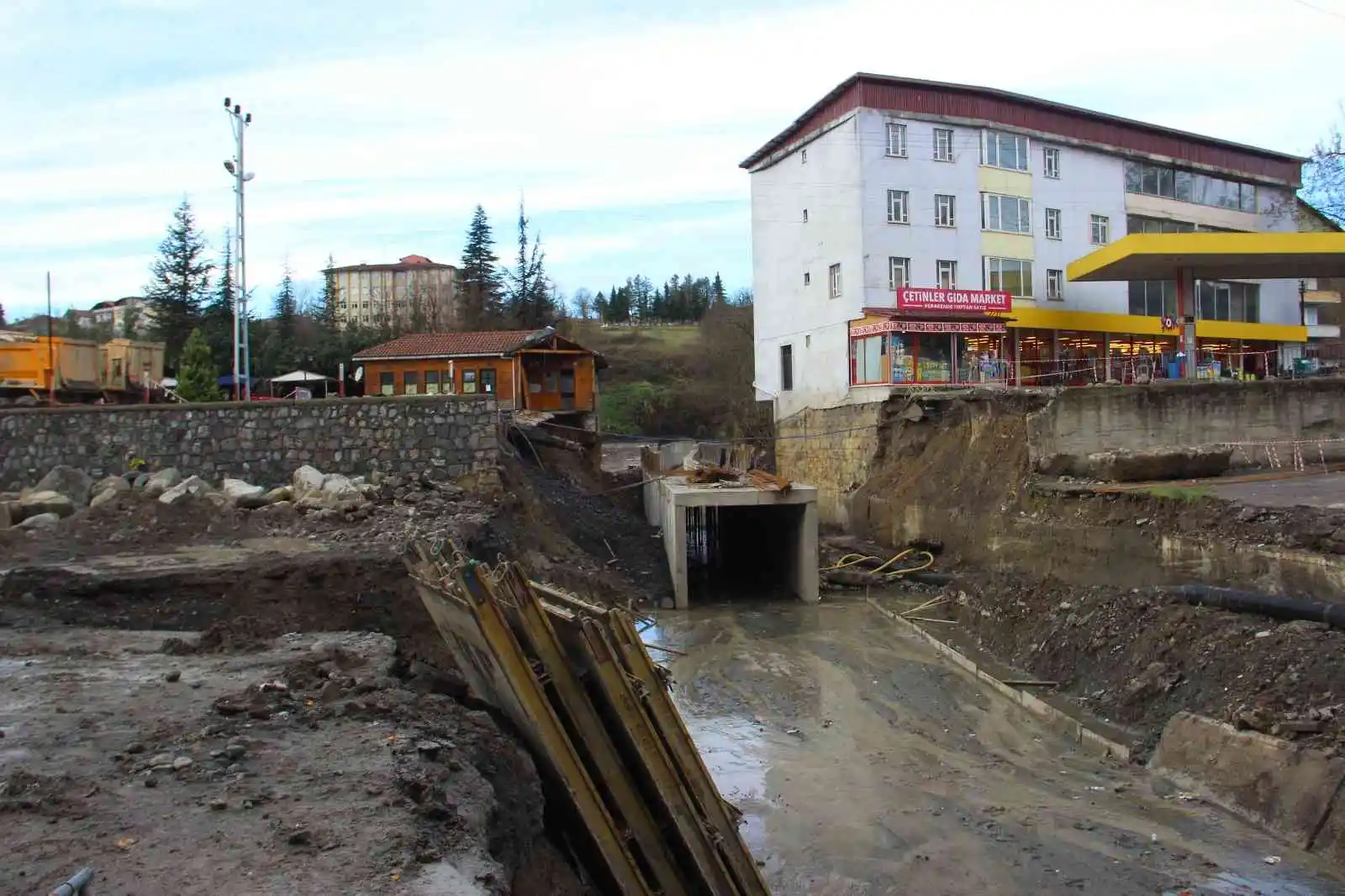 Ormanlı'da dere ıslah çalışmalarında sona gelindi
