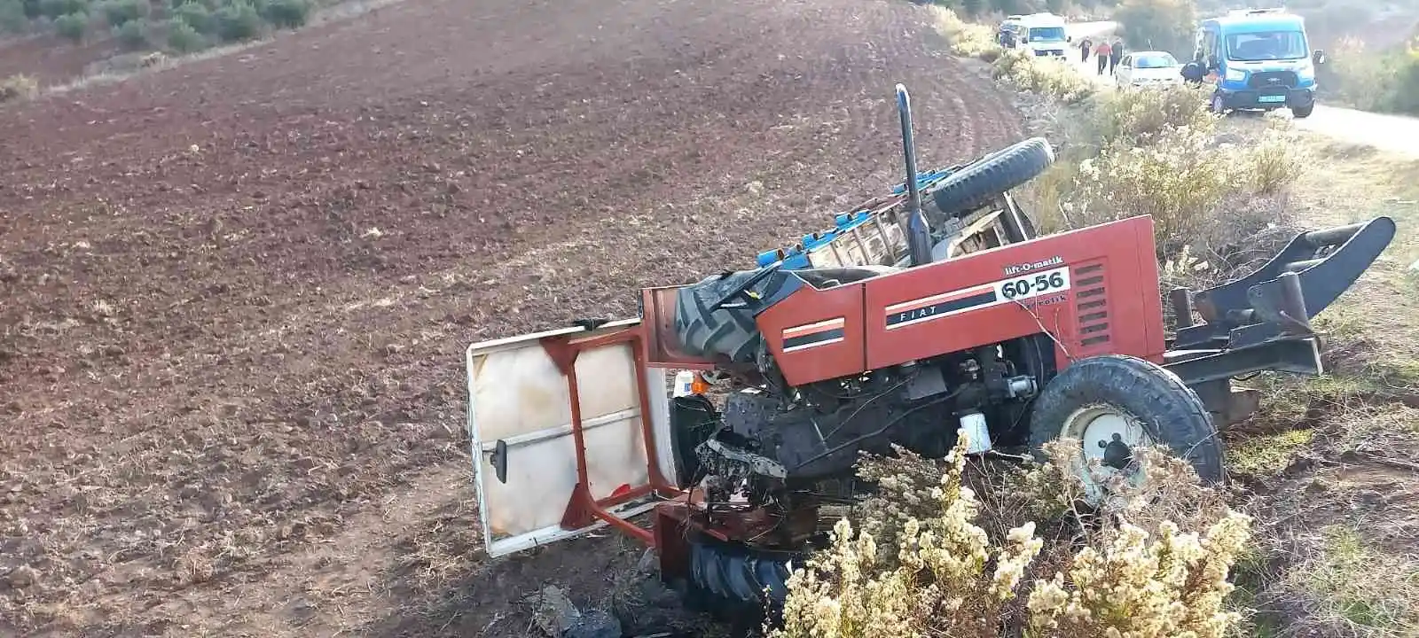 Osmaniye'de otomobil ile traktör çarpıştı sürücüler yaralandı
