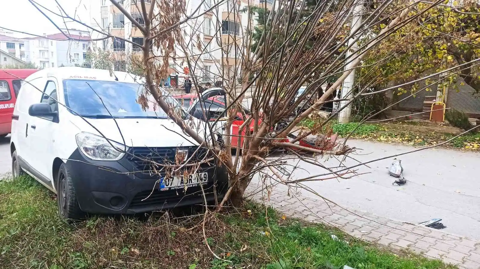 Otomobil ile hafif ticari araç çarpıştı: 1 yaralı
