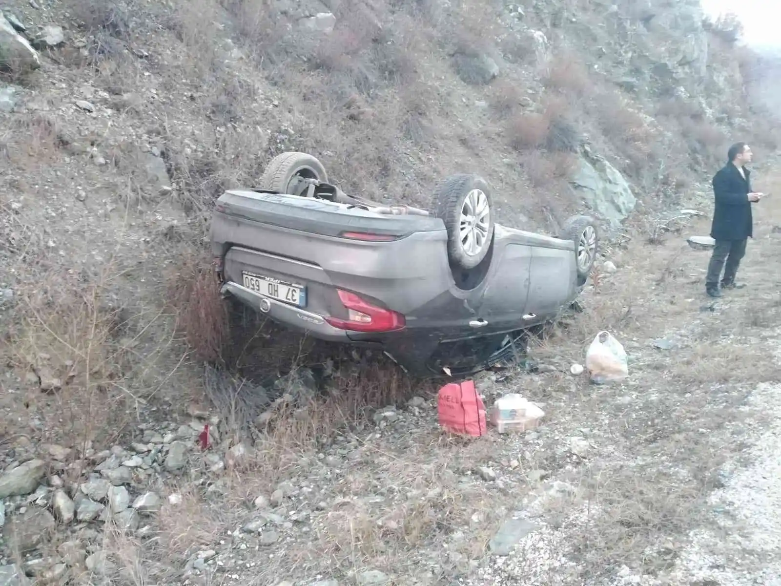 Otomobil takla attı, emniyet kemeri sayesinde yara almadan kurtuldu