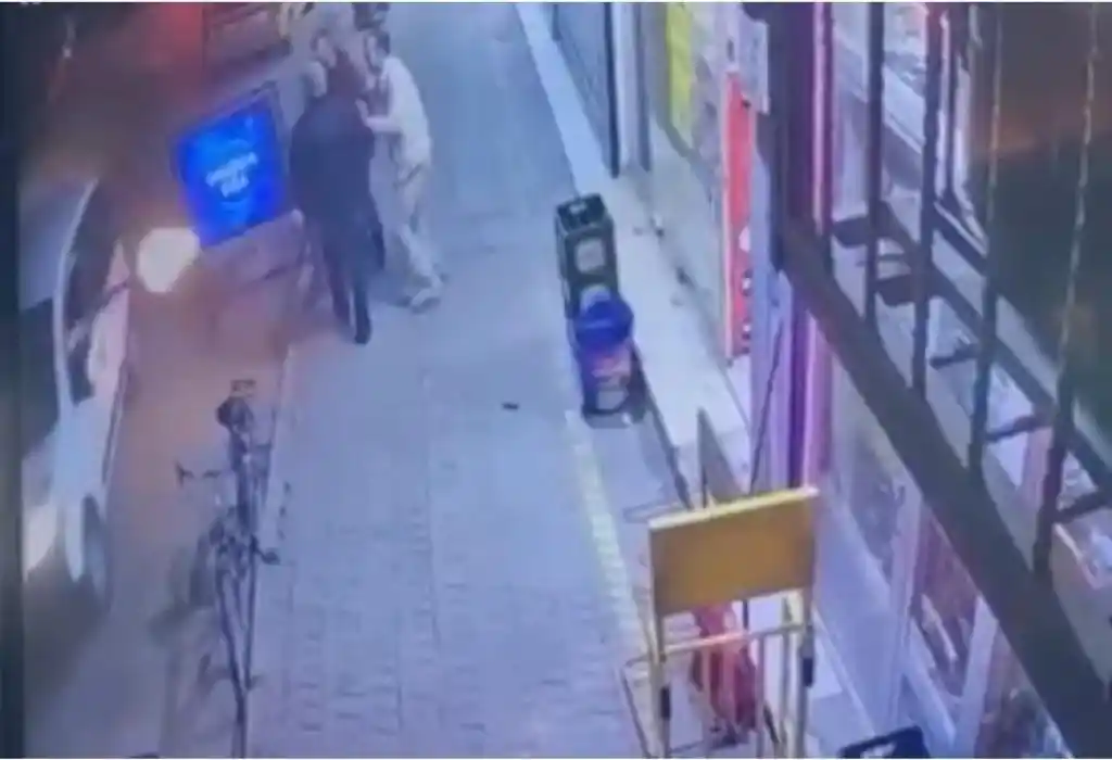 Otomobille gelip iş yerine ateş ettiler