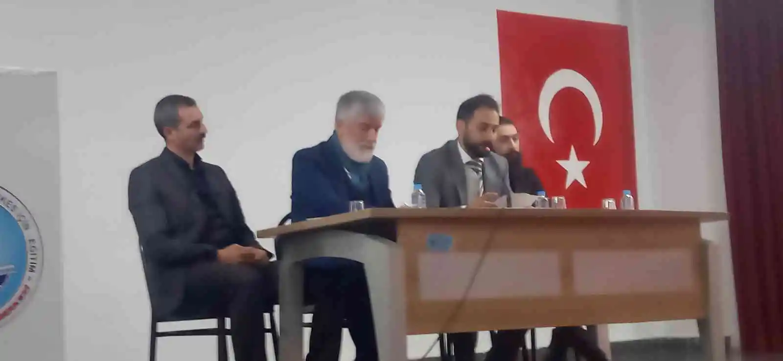Özalp ilçesinde ‘Tarih ve Hafıza’ konulu konferans
