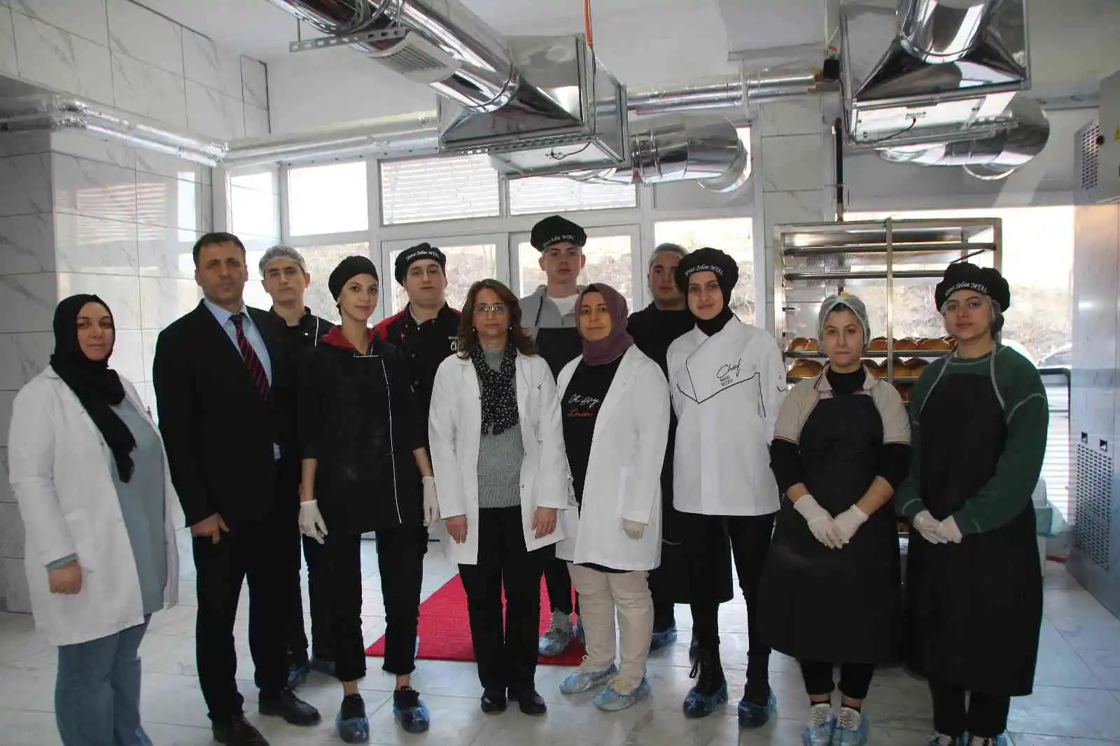 (ÖZEL) Bu öğrenciler günlük 10 bin ekmek üretmeyi hedefliyor