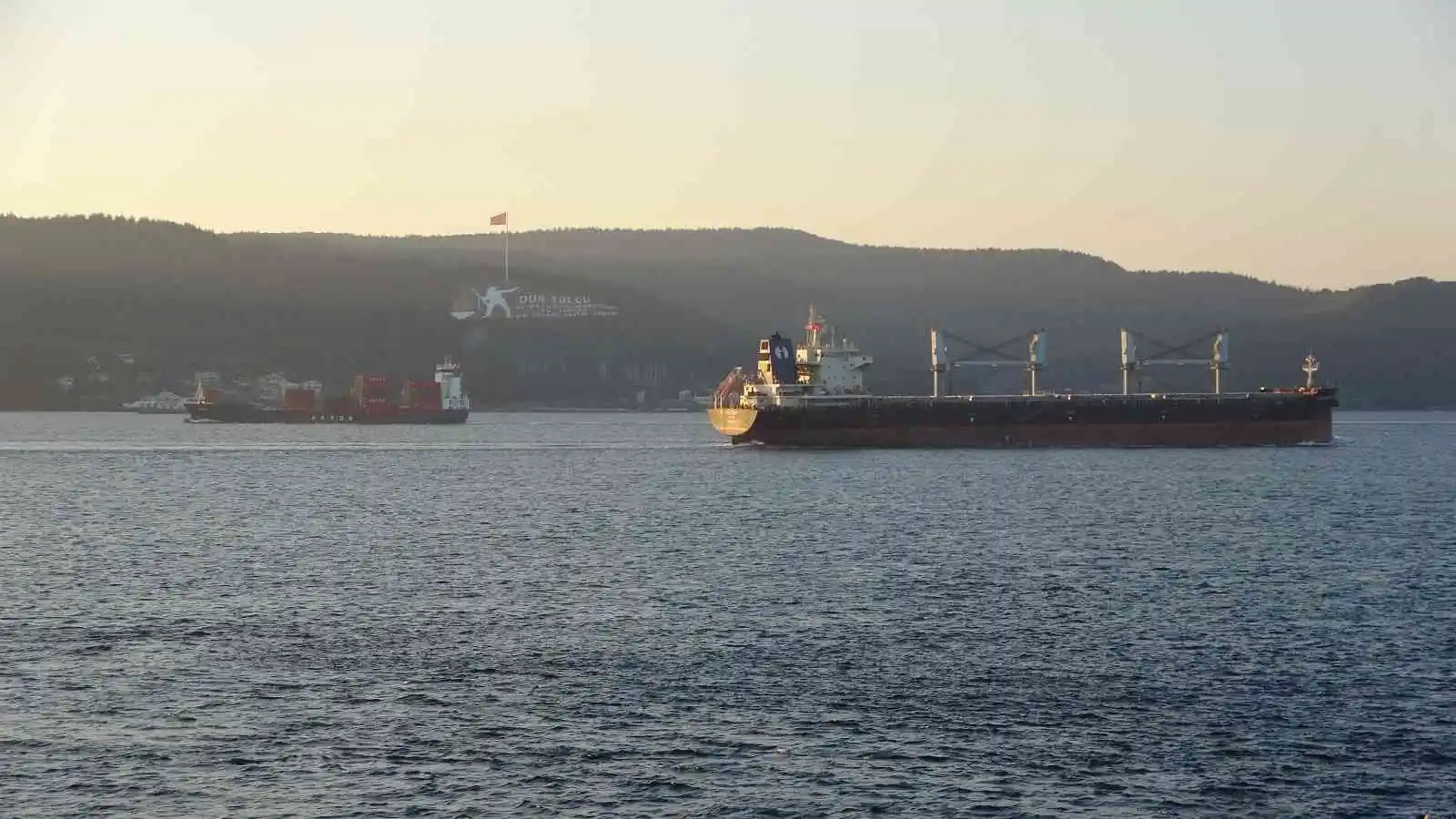 (Özel) Çanakkale Boğazı'ndan 9 ayda 31 bin 410 gemi geçti