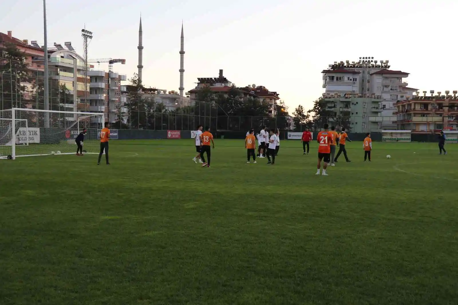 Özel öğrenciler Alanyaspor ile özel maçta buluştu
