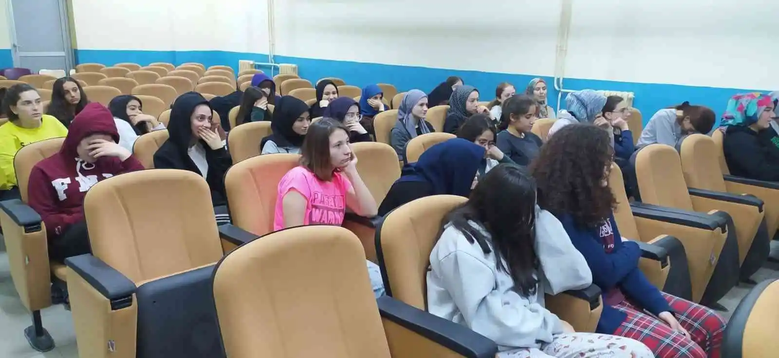 Pansiyonda kalan öğrencilere değerler eğitimi