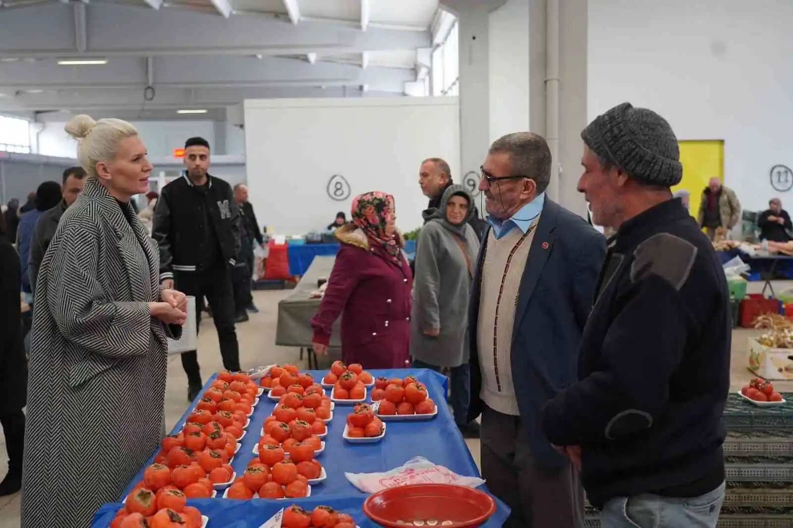 Pazar esnafı ve vatandaşları ziyaret etti