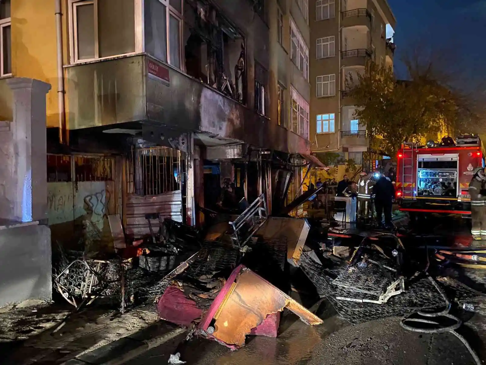 Pendik’te işyeri yangını: Vatandaşlar tahliye edildi