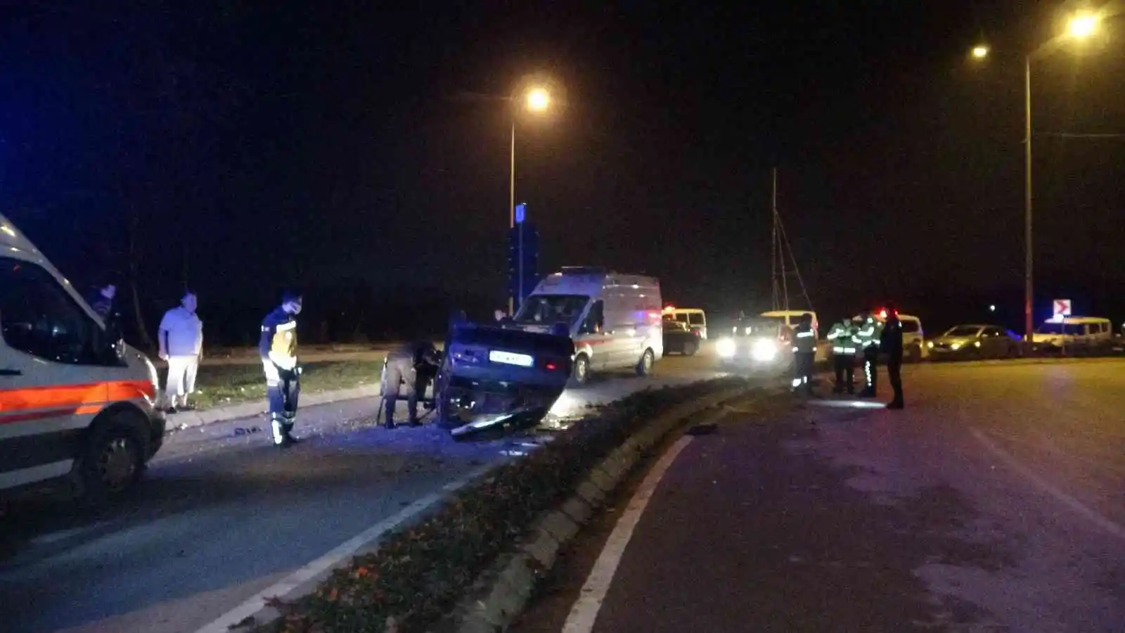 Polisten kaçan alkollü ve ehliyetsiz sürücü takla attı: 3 yaralı
