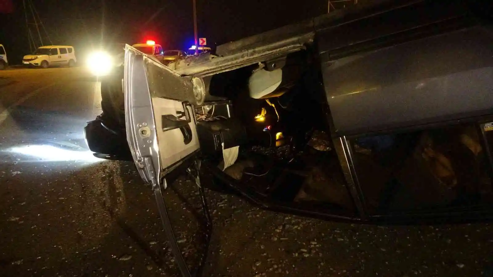 Polisten kaçan alkollü ve ehliyetsiz sürücü takla attı: 3 yaralı
