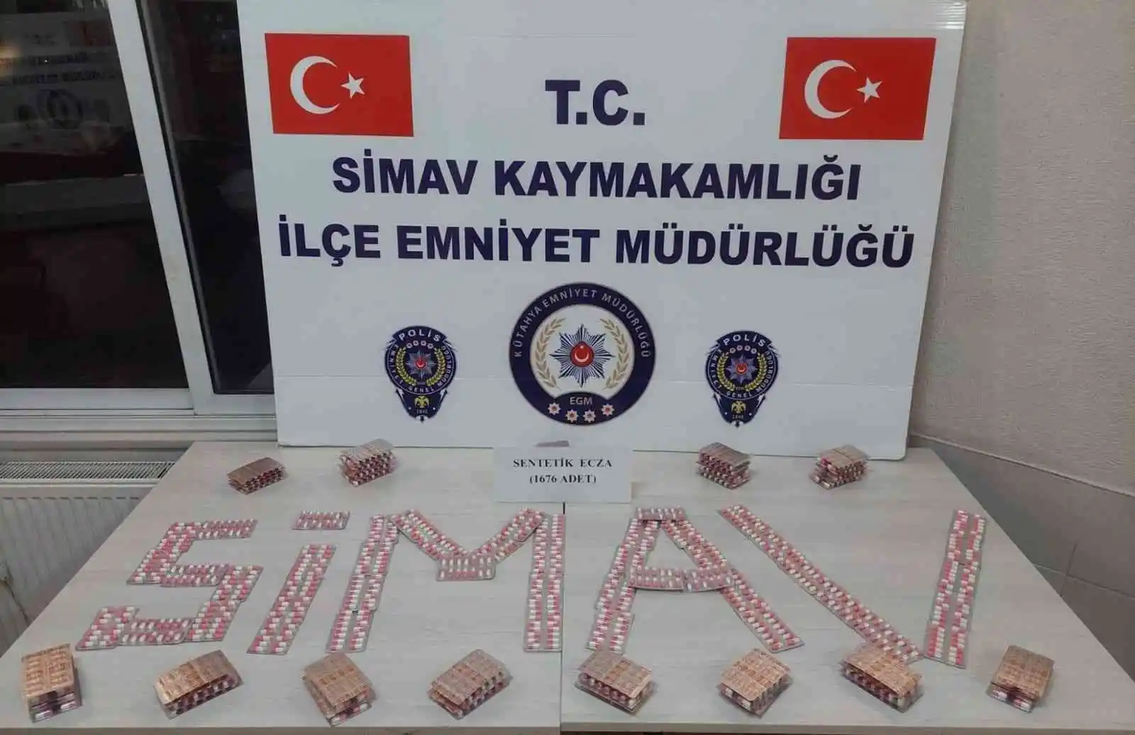 Polisten kaçan araçtan yüklü miktarda uyuşturucu hap çıktı