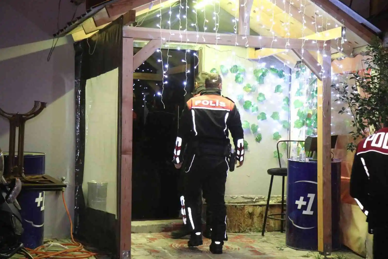 Polisten yılbaşı öncesi eğlence mekanlarına denetim: 100 bin lira ceza kesildi