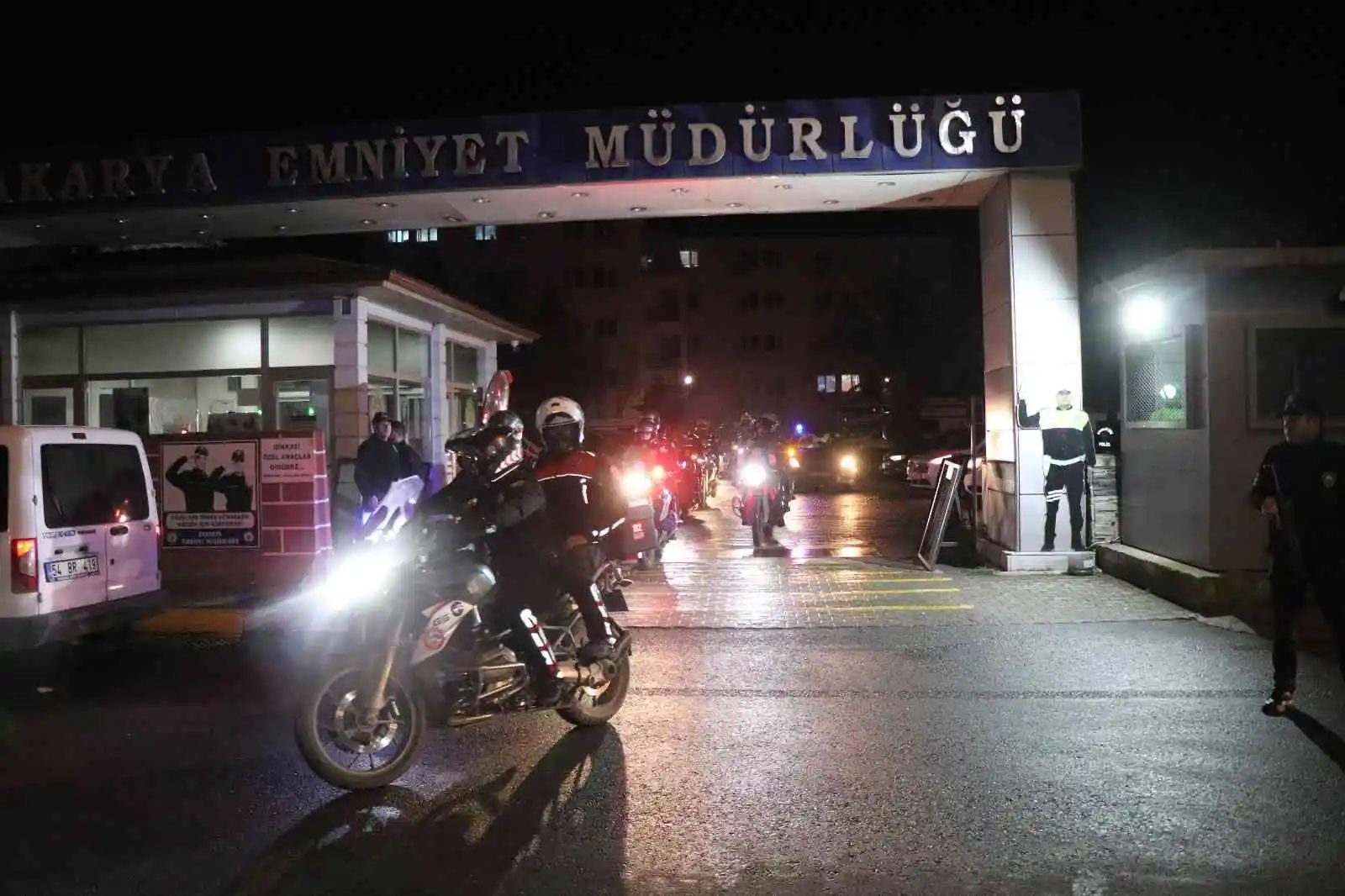 Polisten yılbaşı öncesi eğlence mekanlarına denetim: 100 bin lira ceza kesildi