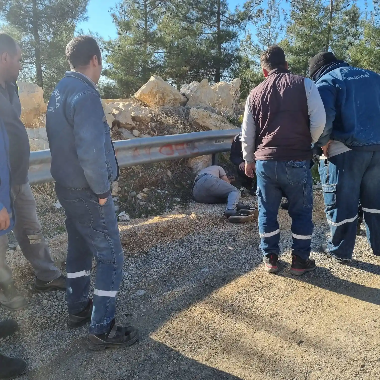 Rahatsızlanıp aracından indiği sırada kafasını çarpıp öldü
