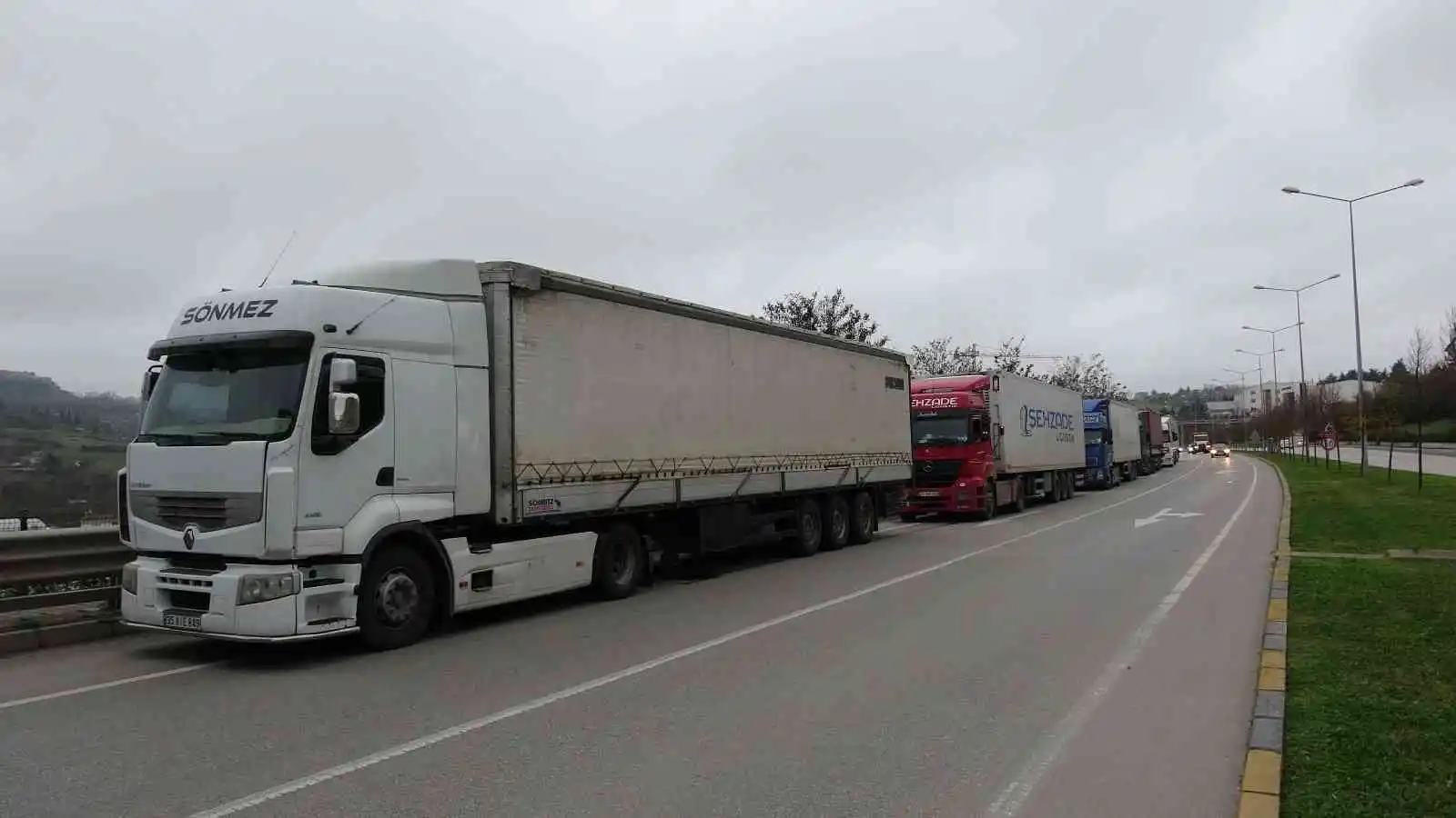 Samsun’da 15 kilometrelik tır kuyruğu