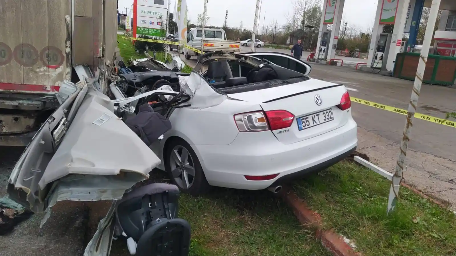 Samsun'da otomobil tır ile çarpıştı: 1 ölü, 2 yaralı
