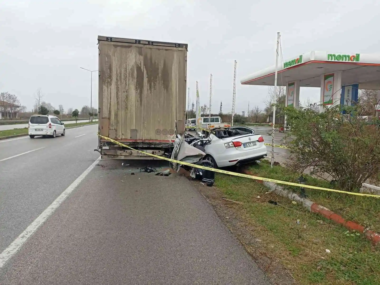 Samsun’da otomobil tır ile çarpıştı: 1 ölü, 2 yaralı
