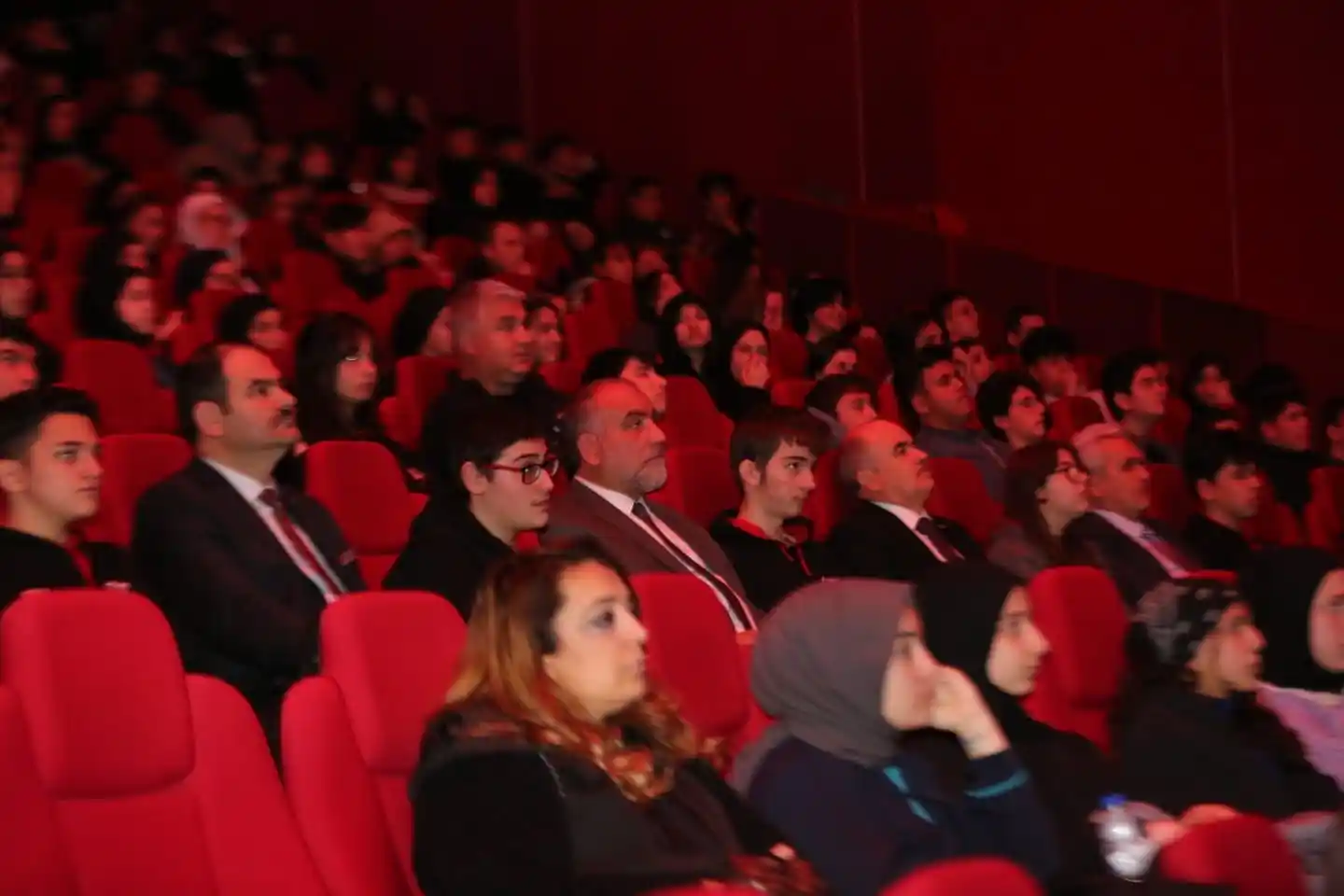 Samsun protokolü öğrencilerle ’Buğday Tanesi’ filmini izledi