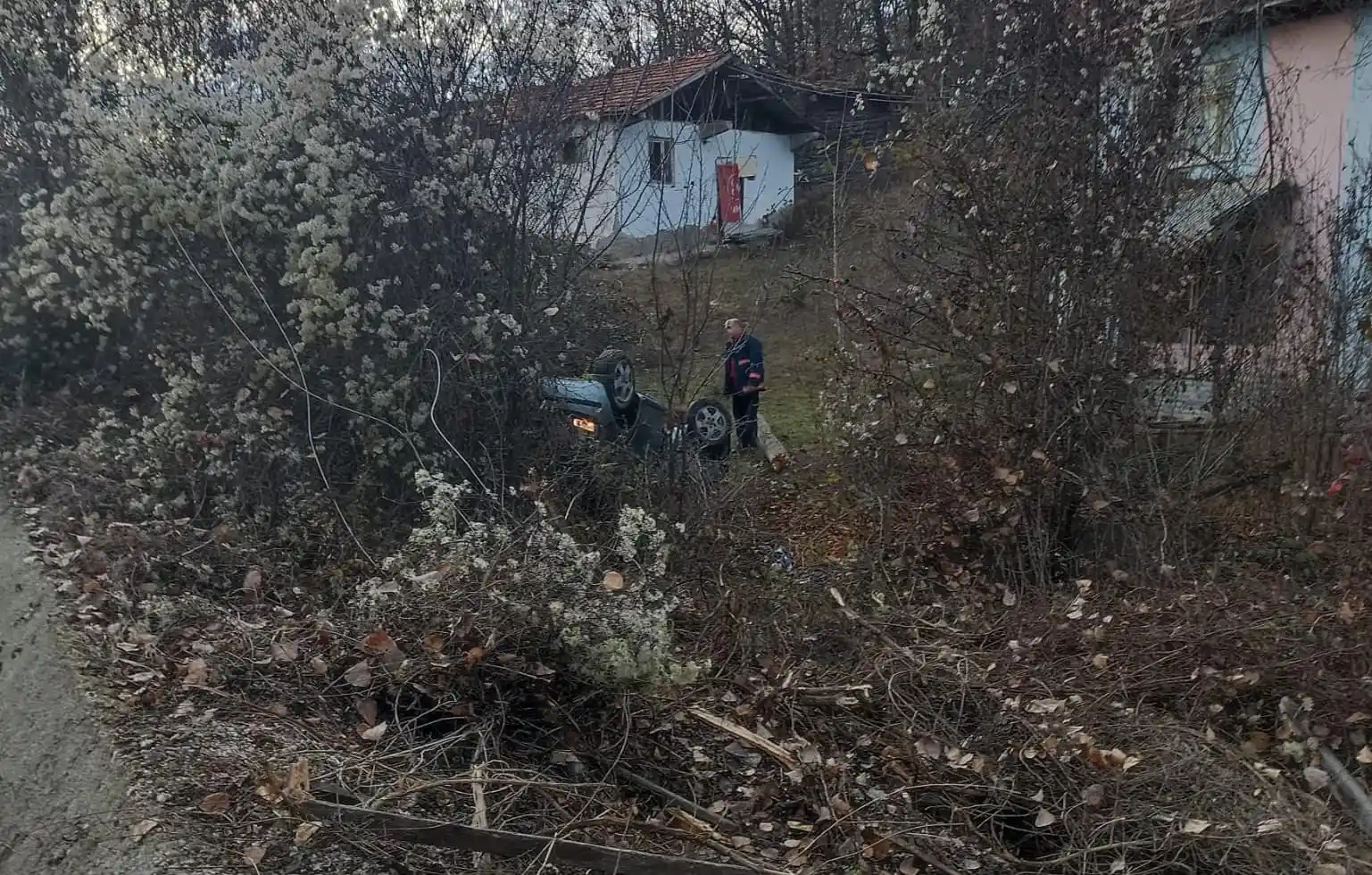 Şarampole devrilen otomobildeki askeri personel yaralandı
