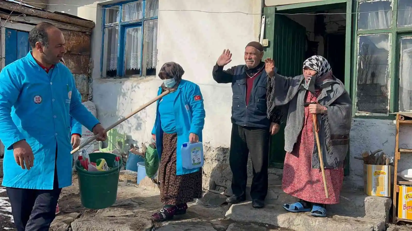 Sarıkamış’ta yaşlı ve engellilere evlerinde hizmet veriliyor