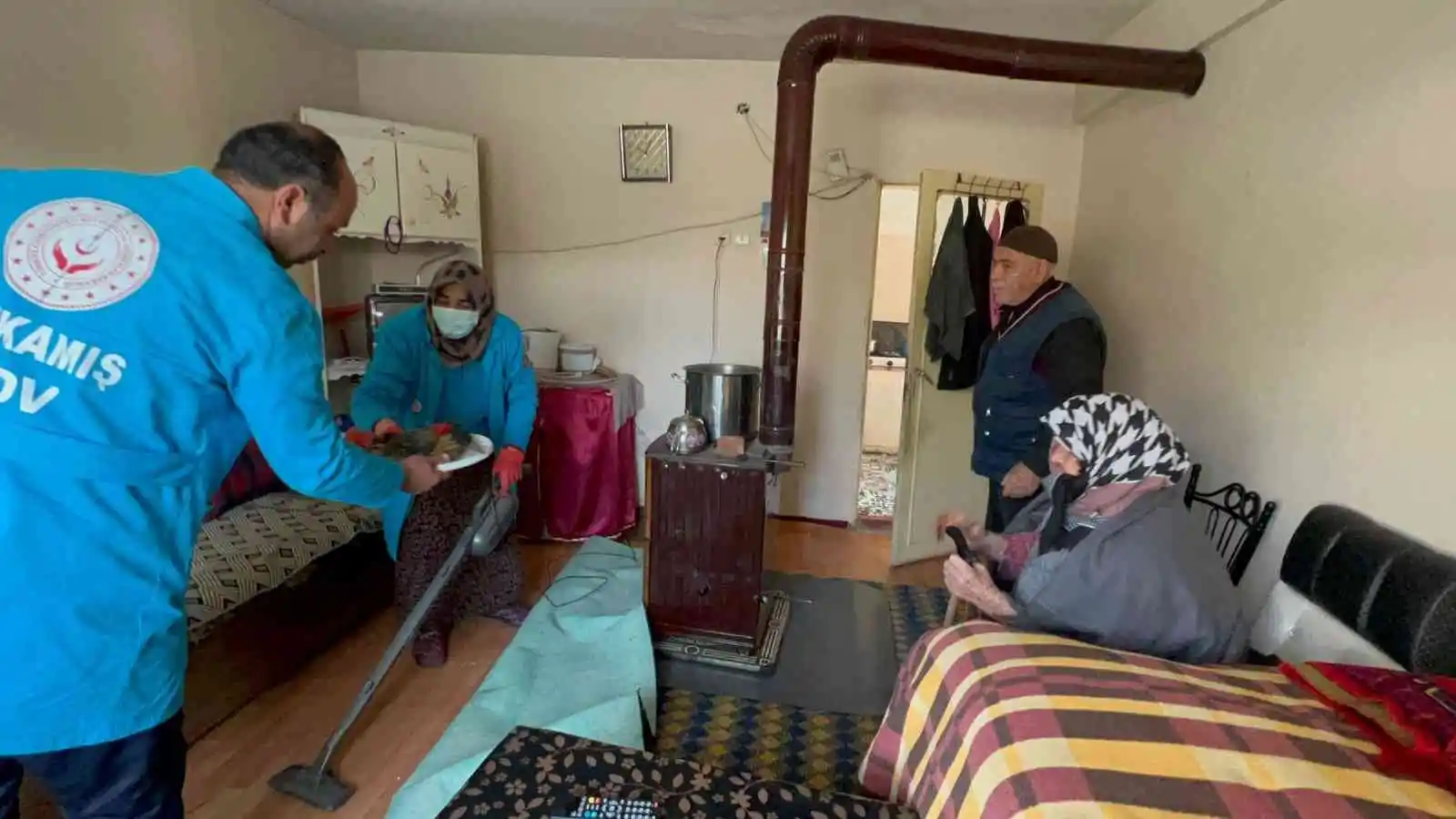 Sarıkamış’ta yaşlı ve engellilere evlerinde hizmet veriliyor