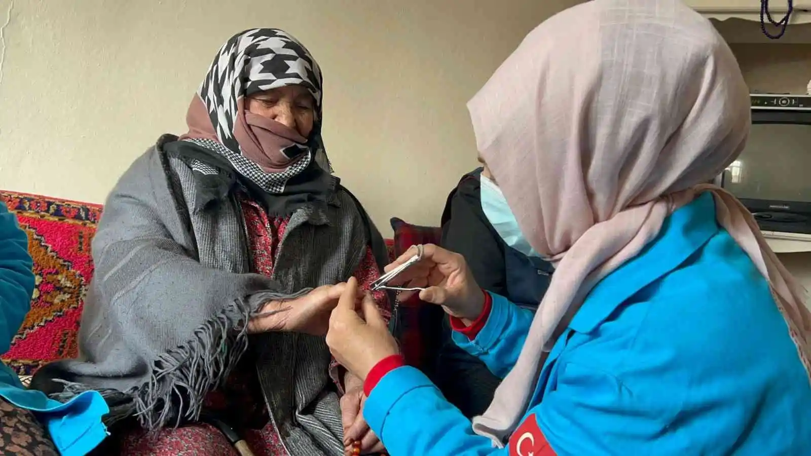 Sarıkamış’ta yaşlı ve engellilere evlerinde hizmet veriliyor
