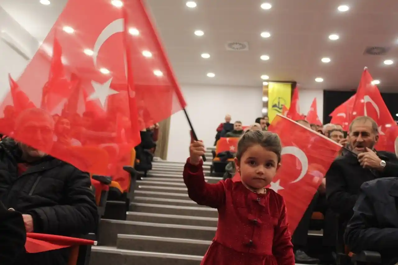 Şehitleri anma programında duygusal anlar yaşandı şehit yakınları gözyaşlarını tutamadı
