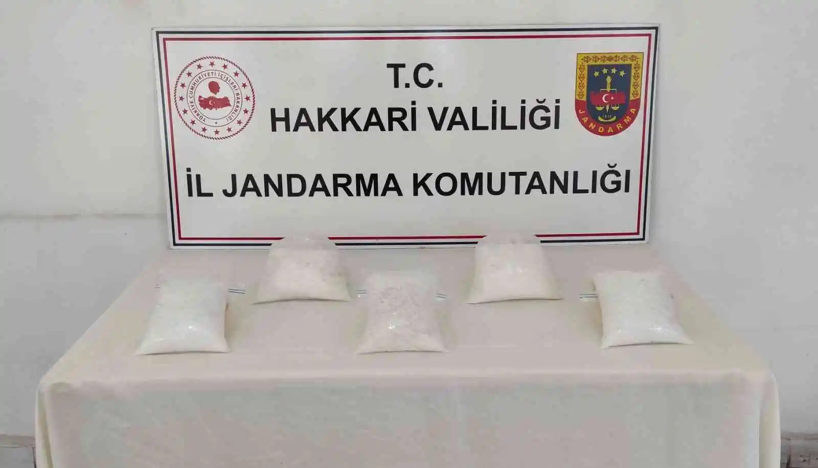 Şemdinli'de 5 kilo metamfetamin ele geçirildi