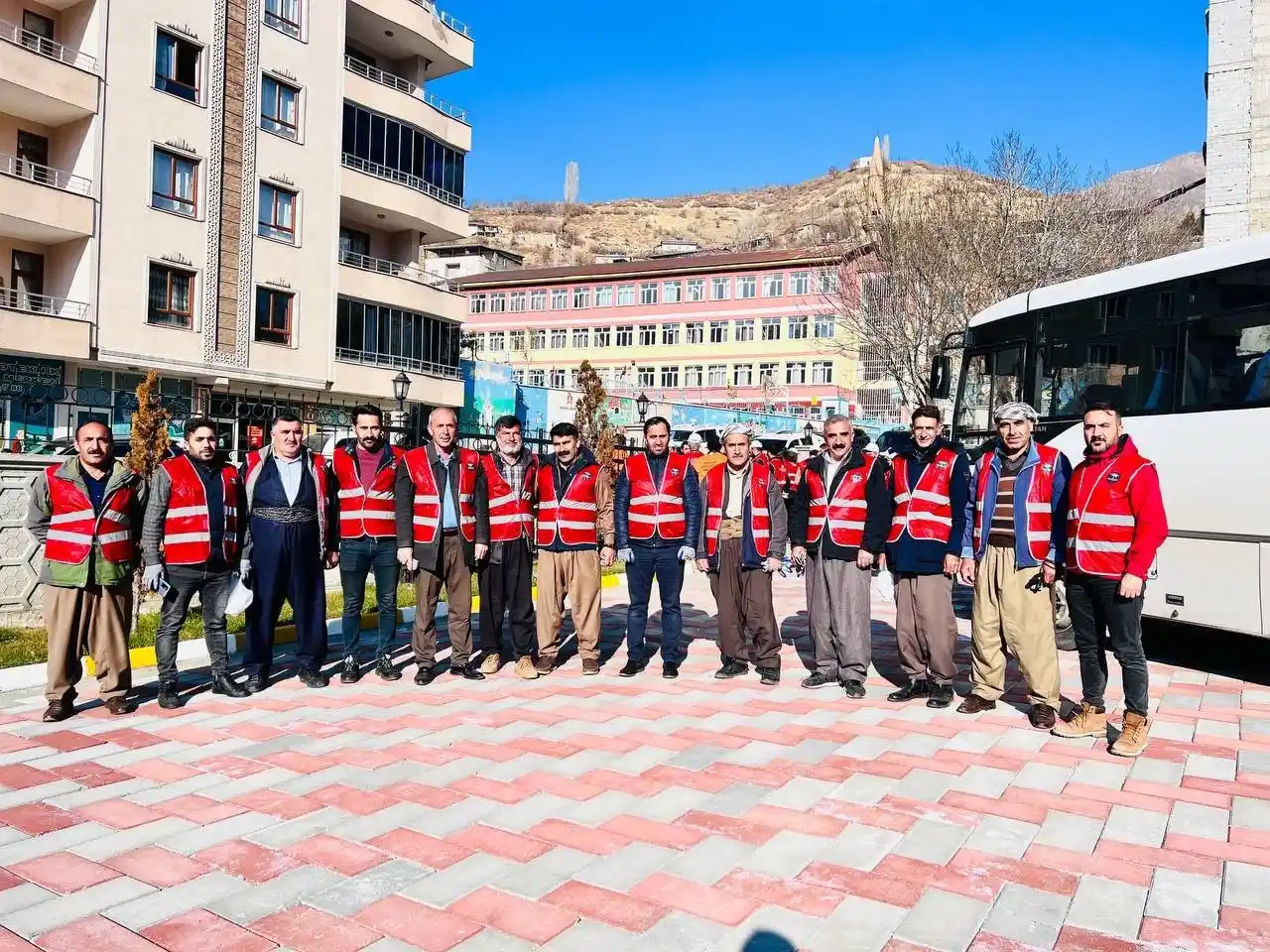 Şemdinli'de tonlarca çöp toplandı
