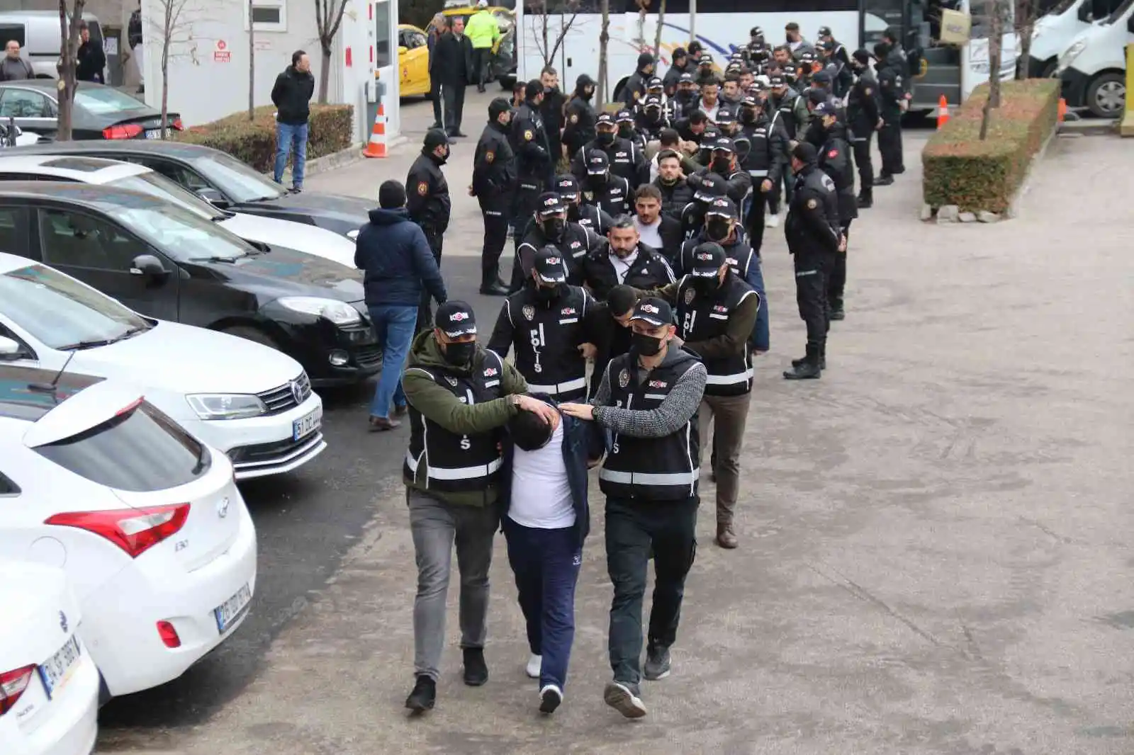 Silindir Operasyonu'nda yakalanan 30 şüpheliden 18'i adliyeye sevk edildi