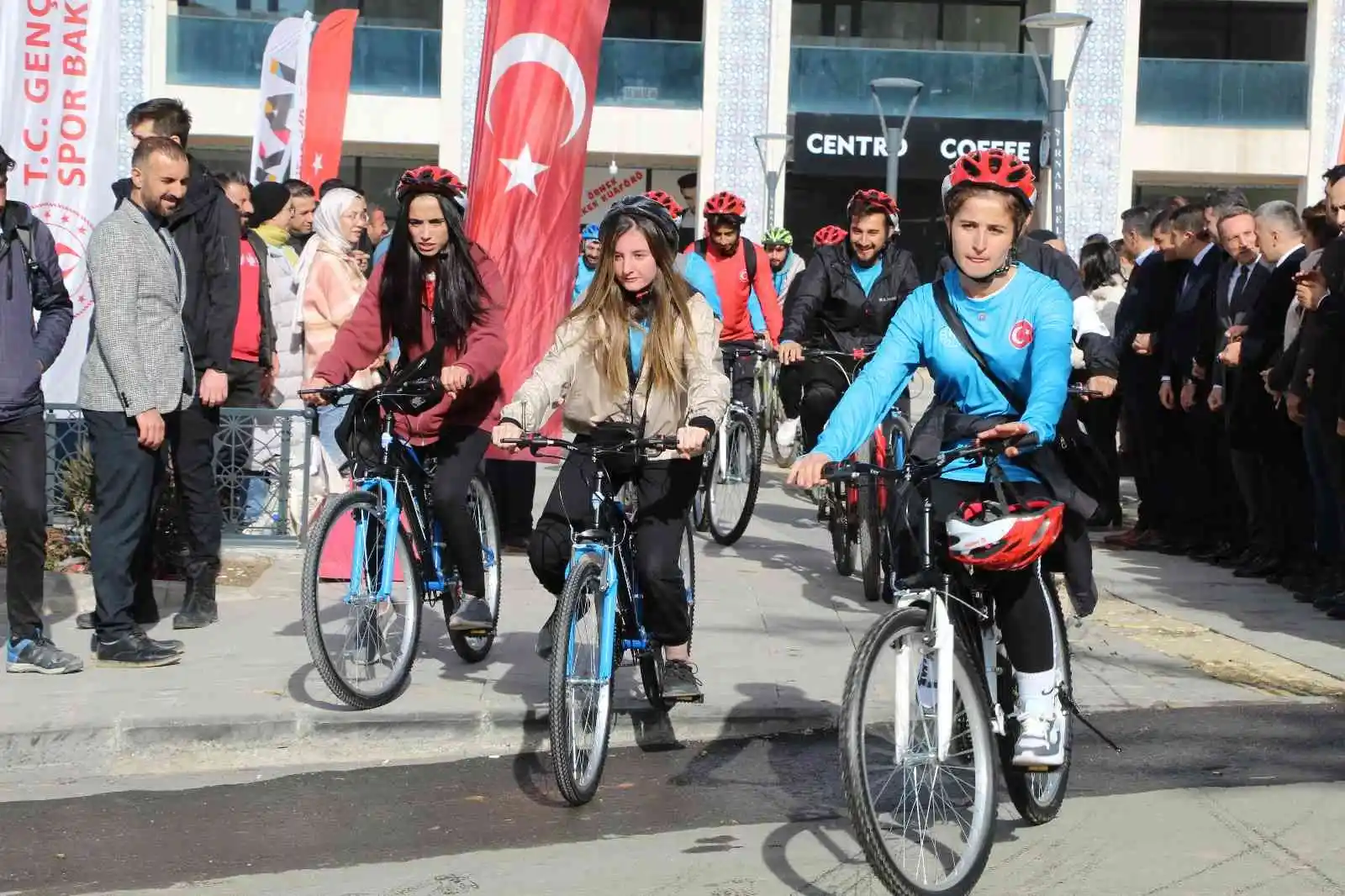 Şırnak'ta 50 bisikletçi 45 kilometre pedal çevirdi
