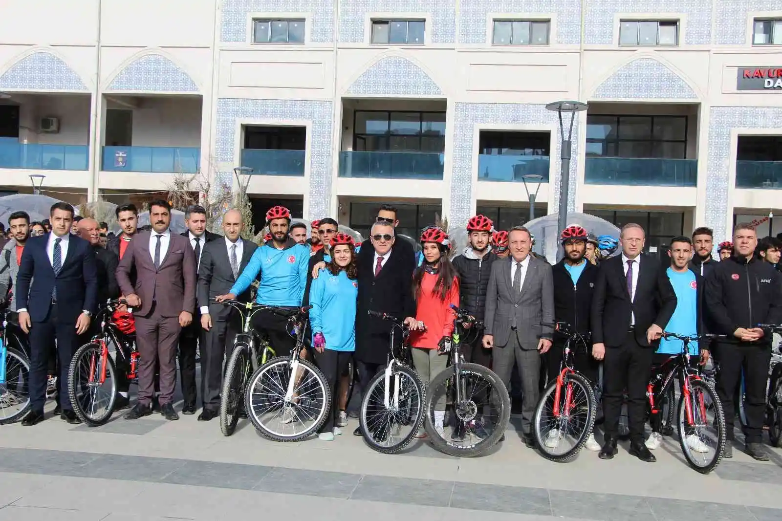 Şırnak’ta 50 bisikletçi 45 kilometre pedal çevirdi
