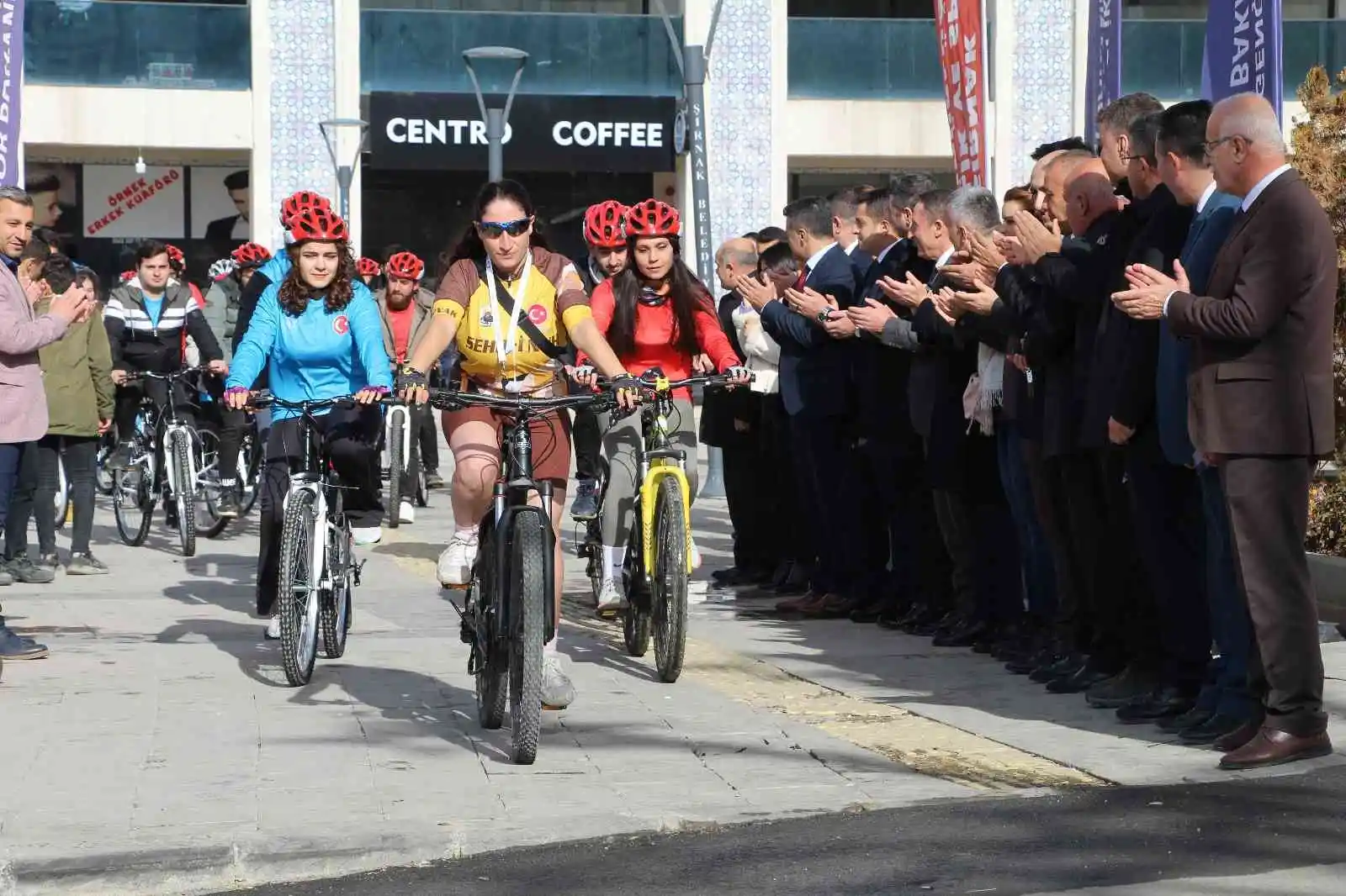 Şırnak’ta 50 bisikletçi 45 kilometre pedal çevirdi
