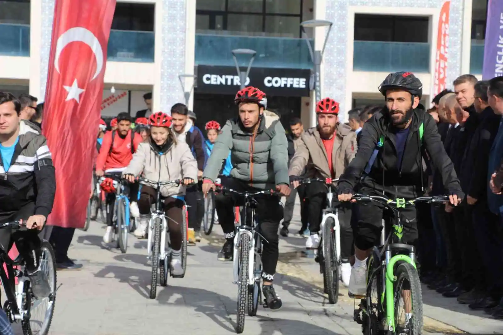 Şırnak’ta 50 bisikletçi 45 kilometre pedal çevirdi