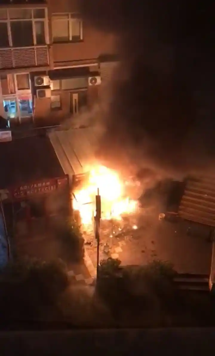 Şişli’de motosiklet tamirhanesi alev alev yandı