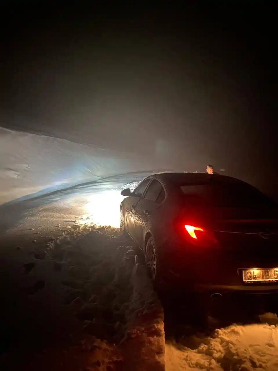 Soğanlı Dağında araçları kara saplanan 2 kişi mahsur kaldı