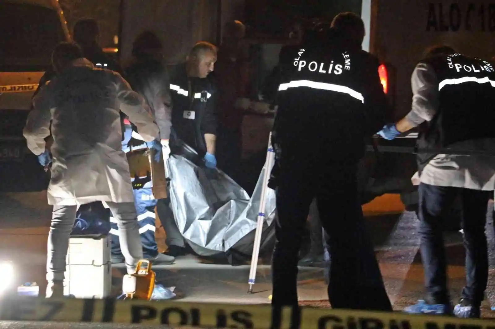 Sokak ortasında otomobiliyle yolunu kesip kurşun yağdırdı: 1 ölü