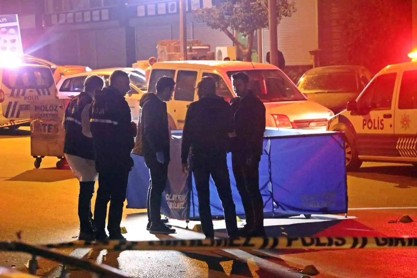 Sokak ortasında otomobiliyle yolunu kesip kurşun yağdırdı: 1 ölü