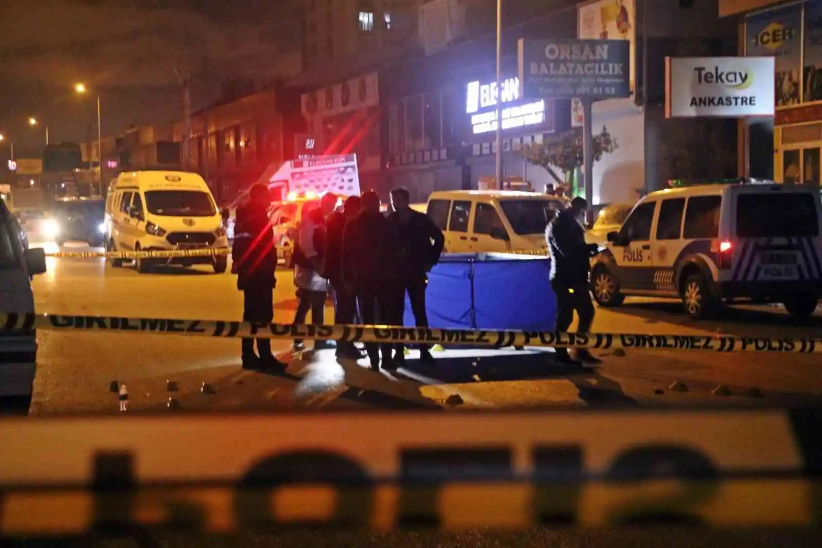 Sokak ortasında otomobiliyle yolunu kesip kurşun yağdırdı: 1 ölü