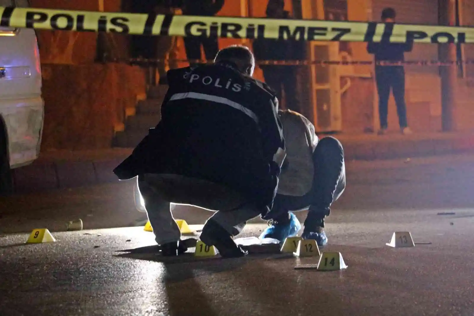 Sokak ortasında otomobiliyle yolunu kesip kurşun yağdırdı: 1 ölü