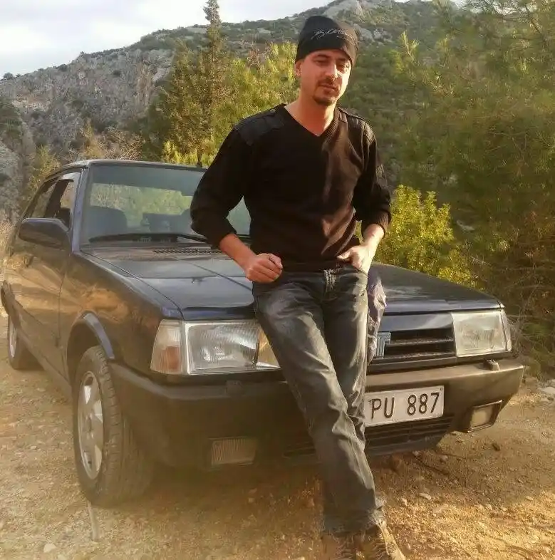 Sokak ortasında otomobiliyle yolunu kesip kurşun yağdırdı: 1 ölü
