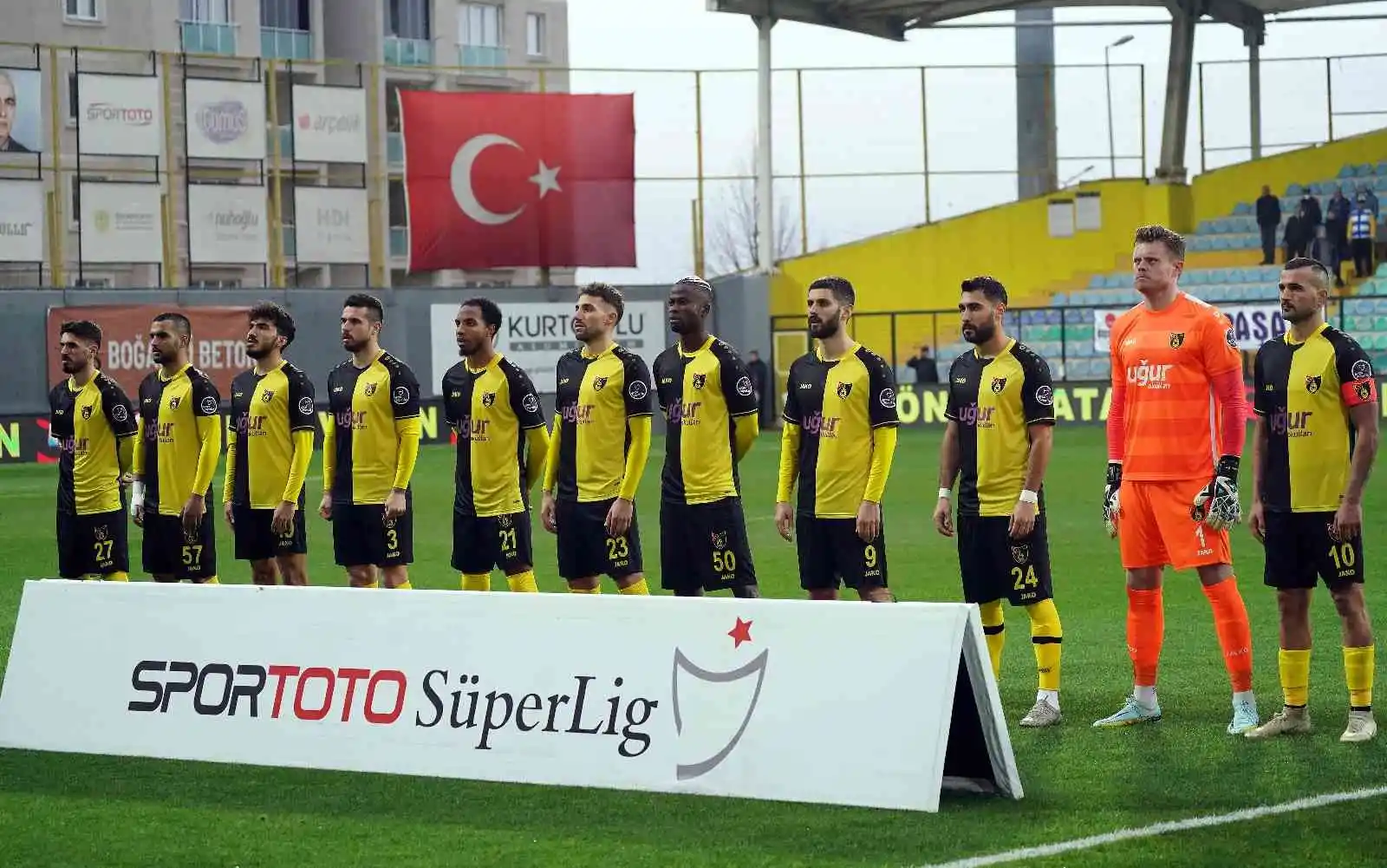 Spor Toto Süper Lig: İstanbulspor: 1 - Kasımpaşa: 1 (İlk yarı)
