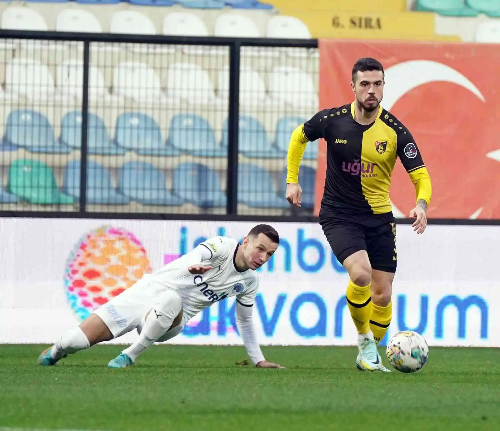 Spor Toto Süper Lig: İstanbulspor: 1 - Kasımpaşa: 1 (İlk yarı)
